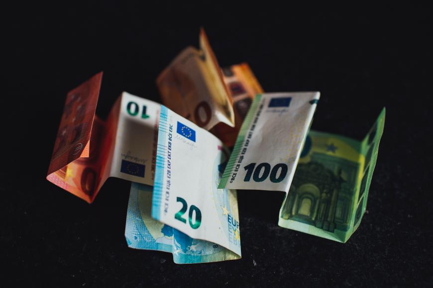 Governo cria apoio direcionado a contribuintes com rendimentos até ao valor de 2 700 euros  Governo cria apoio direcionado a contribuintes com rendimentos até ao valor de 2 700 euros